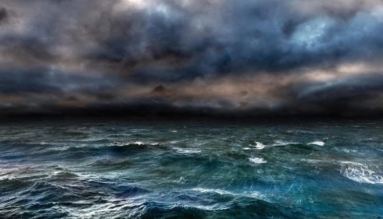 طوفان قدرتمند اقیانوس